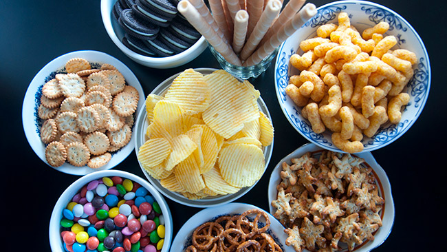 Os alimentos industrializados podem fazer mal à saúde quando consumidos em excesso