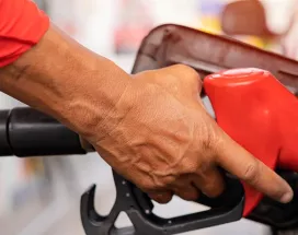 Vale-combustível ou reembolso? O que seu funcionário tem direito?